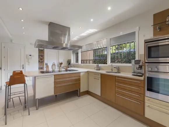 Villa for sale in Estepona East, Estepona
