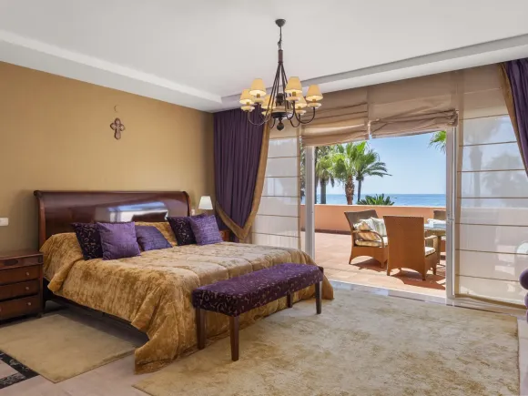Villa for sale in Estepona East, Estepona