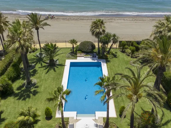Villa for sale in Estepona East, Estepona