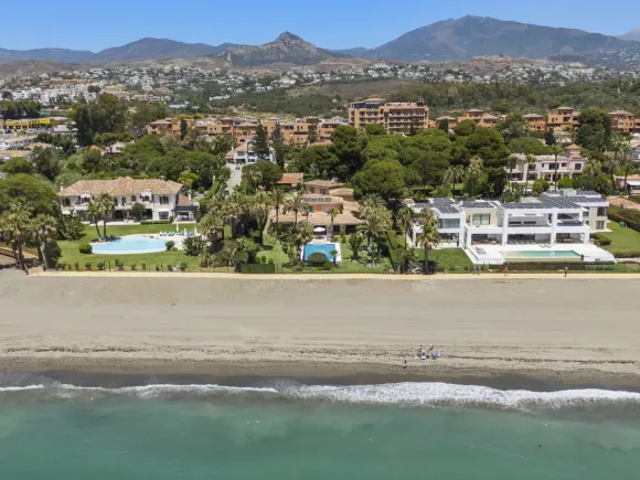 Villa for sale in Estepona East, Estepona