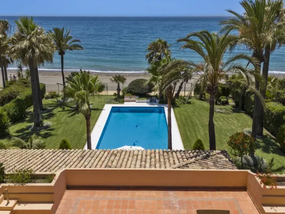 Villa for sale in Estepona East, Estepona