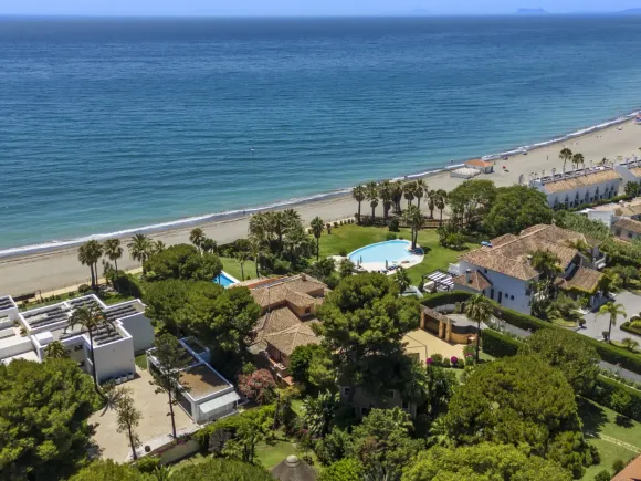 Villa for sale in Estepona East, Estepona