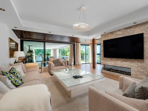 Villa for sale in El Rosario, Marbella