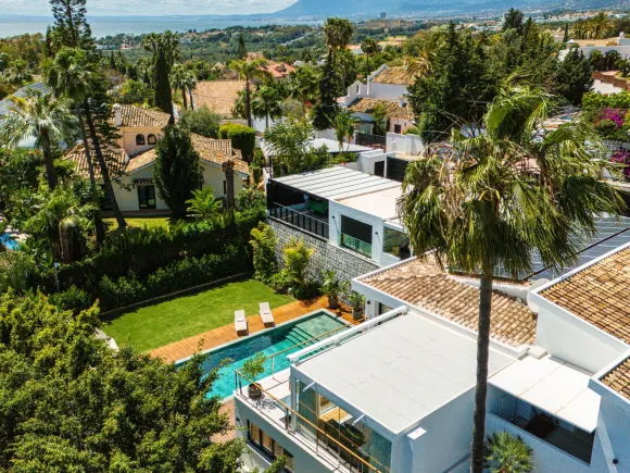 Villa for sale in El Rosario, Marbella