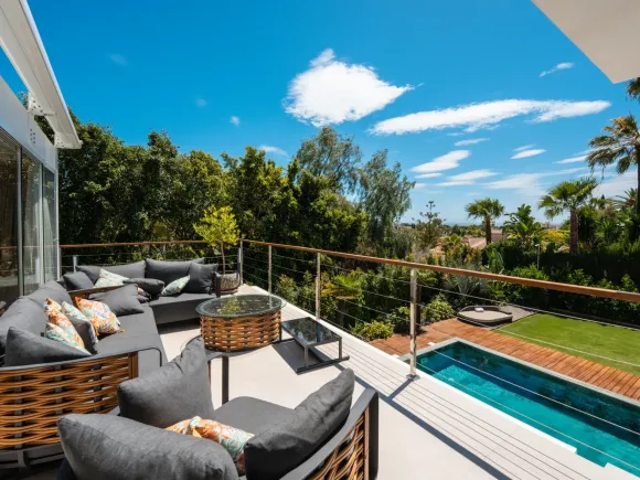 Villa for sale in El Rosario, Marbella