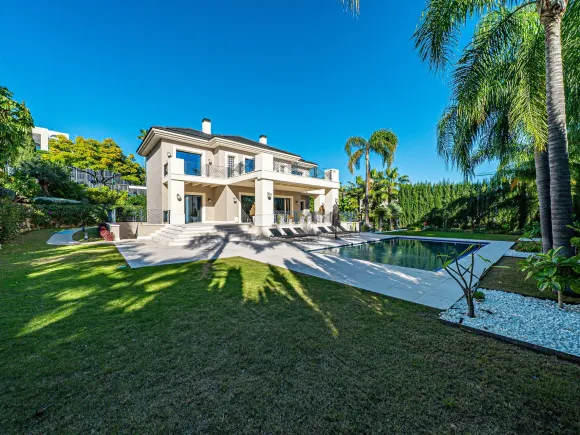 Villa for sale in Los Flamingos, Benahavis