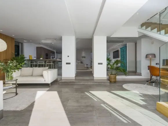 Villa for sale in Nueva Andalucia, Marbella