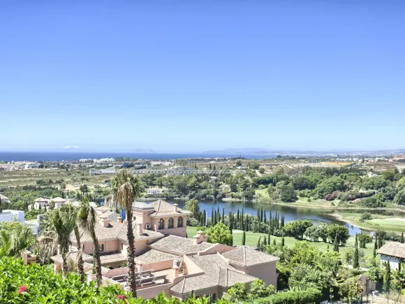 Villa for sale in Benahavis