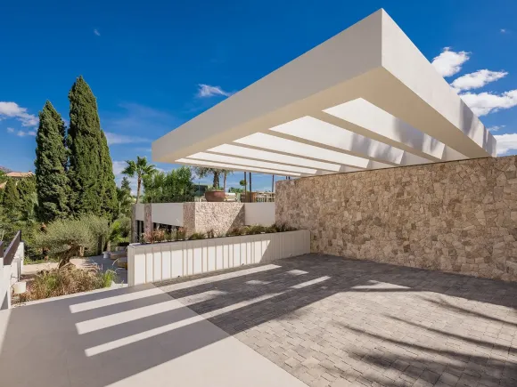 Villa for sale in Nueva Andalucia, Marbella
