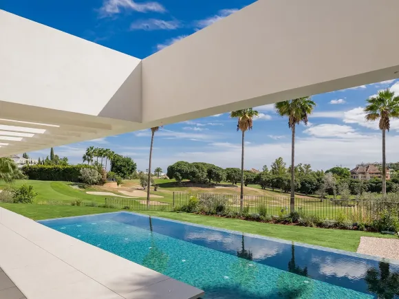 Villa for sale in Nueva Andalucia, Marbella