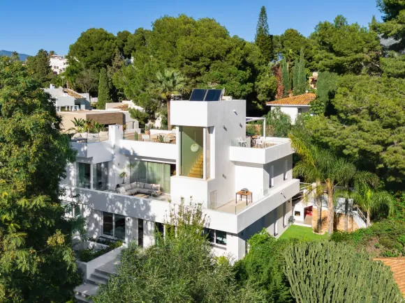 Exquisite Modern Villa in Nueva Andalucia