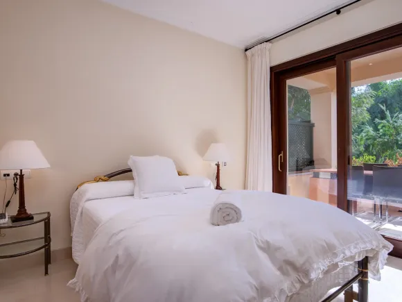 Villa for sale in Los Arqueros, Benahavis