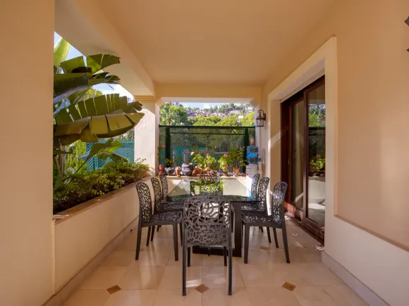 Villa for sale in Los Arqueros, Benahavis