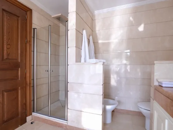 Villa for sale in Los Arqueros, Benahavis