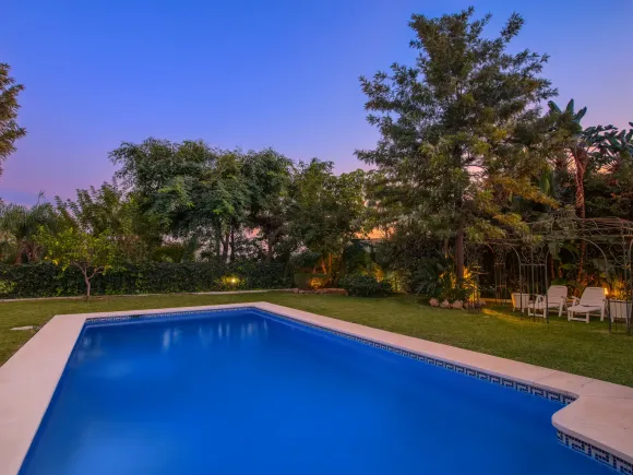 Villa for sale in Los Arqueros, Benahavis