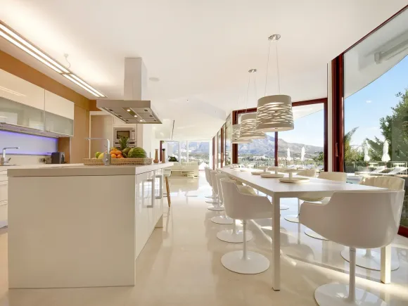 7 Bedroom Villa in Nueva Andalucía - 5 minutes away from Puerto Banús!