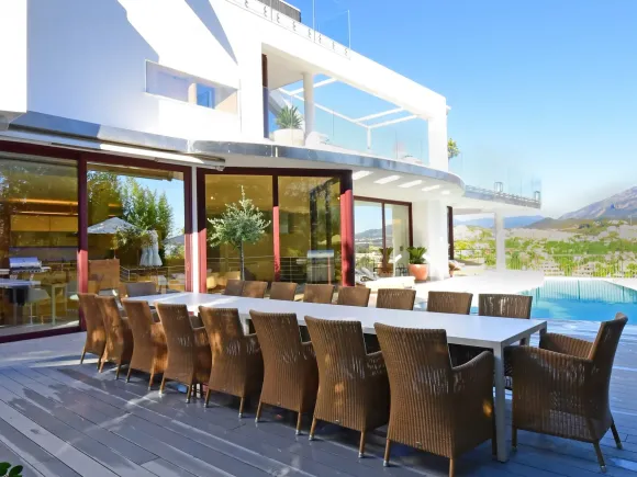 7 Bedroom Villa in Nueva Andalucía - 5 minutes away from Puerto Banús!