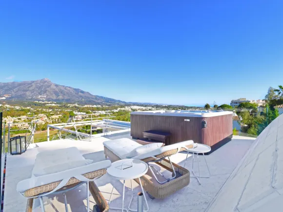 7 Bedroom Villa in Nueva Andalucía - 5 minutes away from Puerto Banús!