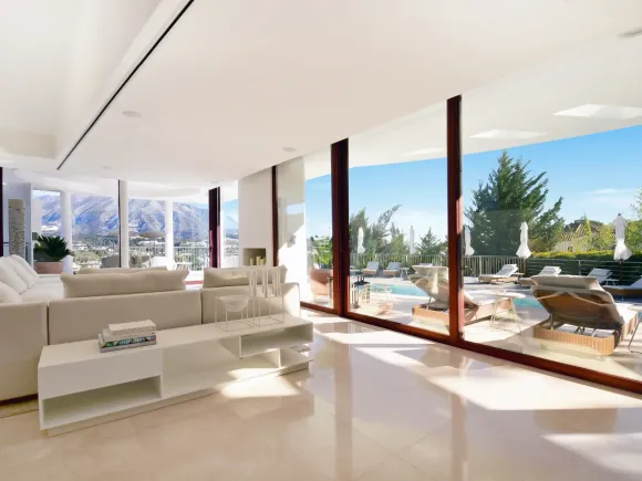 7 Bedroom Villa in Nueva Andalucía - 5 minutes away from Puerto Banús!