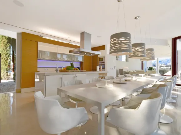 7 Bedroom Villa in Nueva Andalucía - 5 minutes away from Puerto Banús!