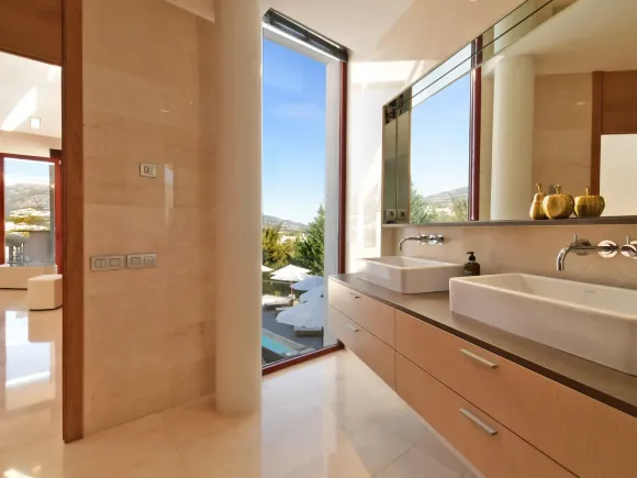 7 Bedroom Villa in Nueva Andalucía - 5 minutes away from Puerto Banús!