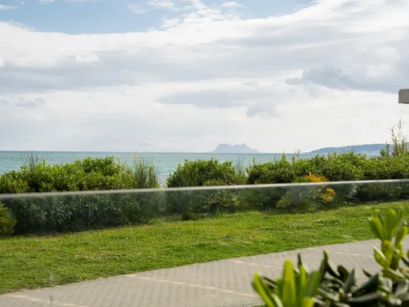Exclusive Ground-Floor Apartment in Doncella Beach, Estepona