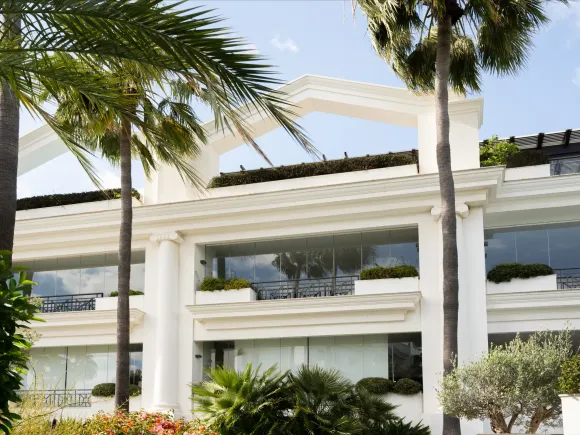 Exclusive Ground-Floor Apartment in Doncella Beach, Estepona