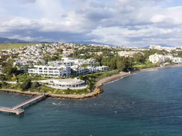 Exclusive Ground-Floor Apartment in Doncella Beach, Estepona