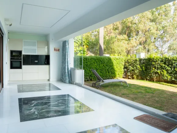 Exclusive Ground-Floor Apartment in Doncella Beach, Estepona