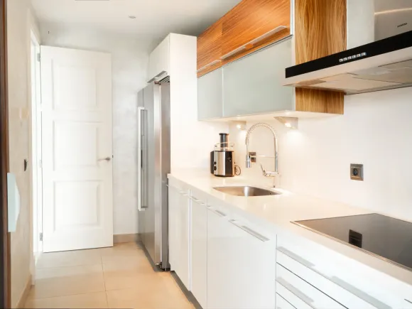 Exclusive Ground-Floor Apartment in Doncella Beach, Estepona