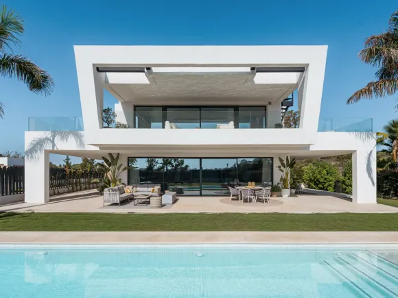 CONTEMPORARY 5-BEDROOM VILLA IN LOMAS DEL VIRREY IN MARBELLA'S GOLDEN MILE