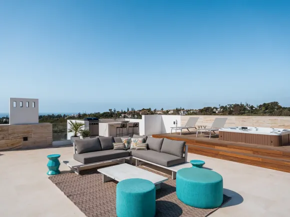 CONTEMPORARY 5-BEDROOM VILLA IN LOMAS DEL VIRREY IN MARBELLA'S GOLDEN MILE