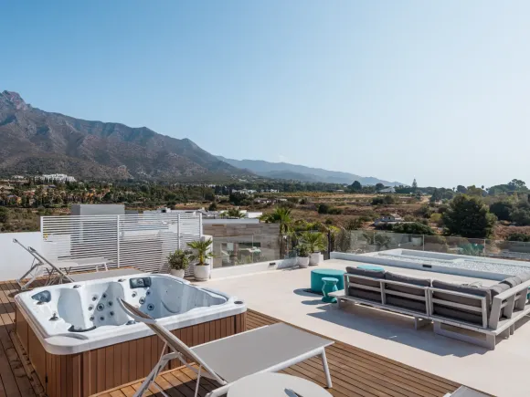 CONTEMPORARY 5-BEDROOM VILLA IN LOMAS DEL VIRREY IN MARBELLA'S GOLDEN MILE