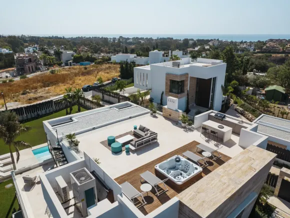 CONTEMPORARY 5-BEDROOM VILLA IN LOMAS DEL VIRREY IN MARBELLA'S GOLDEN MILE