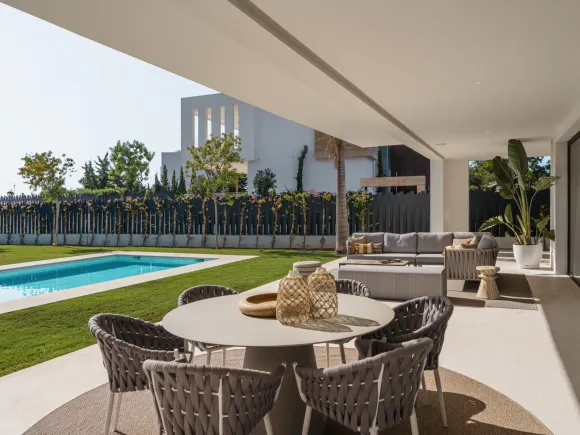 CONTEMPORARY 5-BEDROOM VILLA IN LOMAS DEL VIRREY IN MARBELLA'S GOLDEN MILE