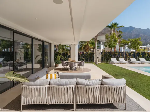 CONTEMPORARY 5-BEDROOM VILLA IN LOMAS DEL VIRREY IN MARBELLA'S GOLDEN MILE