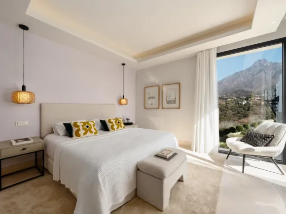 CONTEMPORARY 5-BEDROOM VILLA IN LOMAS DEL VIRREY IN MARBELLA'S GOLDEN MILE