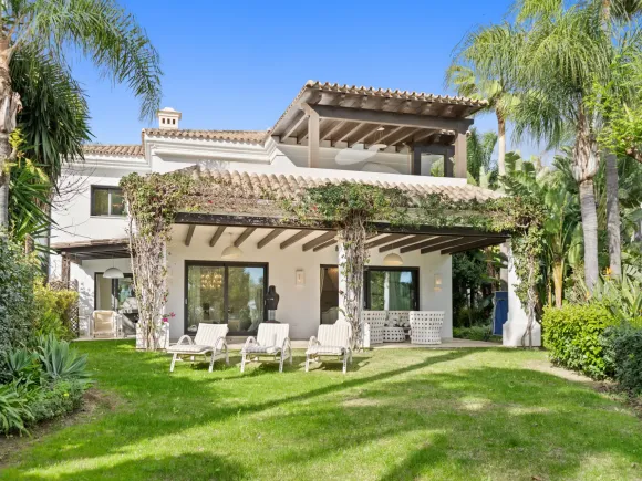 Wonderful six bedroom southwest facing luxury villa in Lomas de Magna Marbella on Marbella's Golden Mile