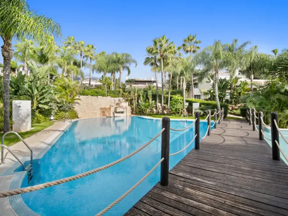 Wonderful six bedroom southwest facing luxury villa in Lomas de Magna Marbella on Marbella's Golden Mile