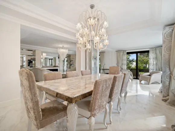 Wonderful six bedroom southwest facing luxury villa in Lomas de Magna Marbella on Marbella's Golden Mile
