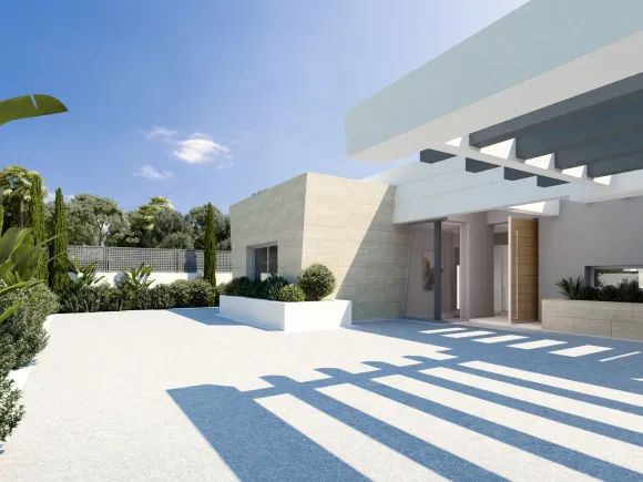 Fantastic opportunity on one of the few remaining self-contained plots available in Marbella