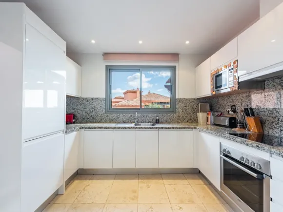 Penthouse for sale in Royal Flamingos, Benahavis