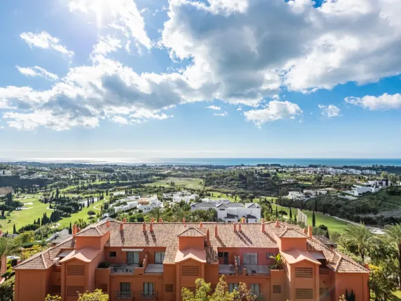 Penthouse for sale in Royal Flamingos, Benahavis