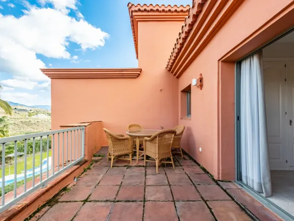 Penthouse for sale in Royal Flamingos, Benahavis