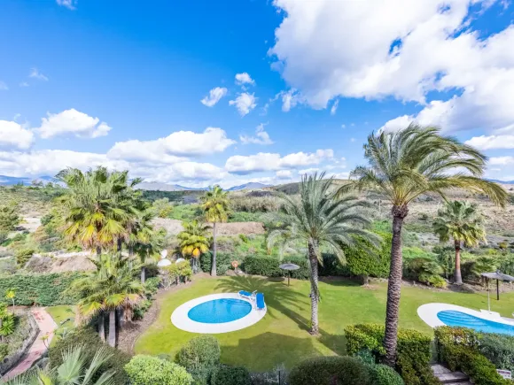 Penthouse for sale in Royal Flamingos, Benahavis