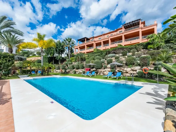 Penthouse for sale in Royal Flamingos, Benahavis