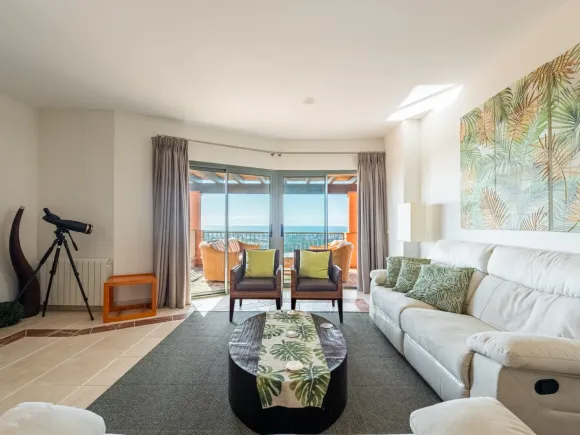 Penthouse for sale in Royal Flamingos, Benahavis