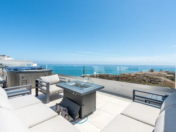 Penthouse for sale in El Higueron, Fuengirola