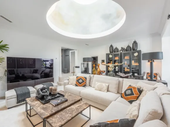 Town House for sale in El Oasis Club, Marbella