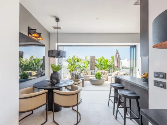 Town House for sale in El Oasis Club, Marbella